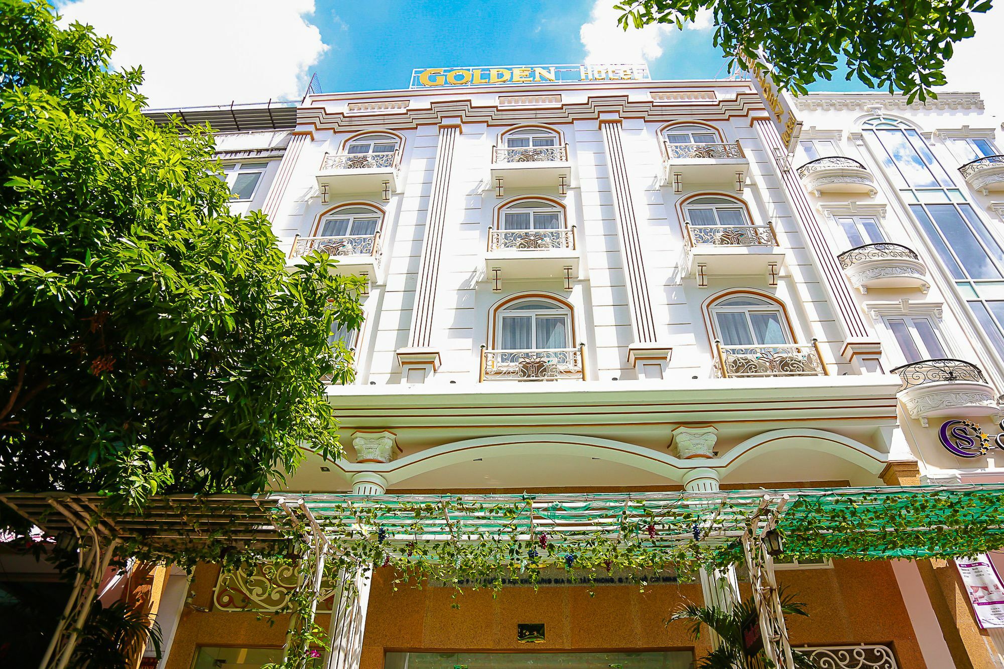 Golden Hotel